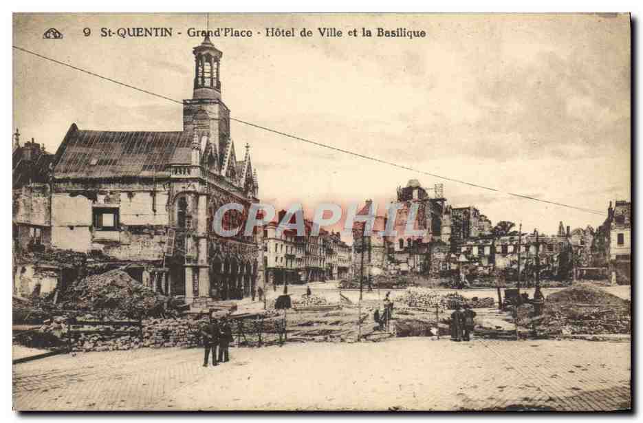 St-Quentin - Grand'Place - Hôtel de Ville et la Basilique