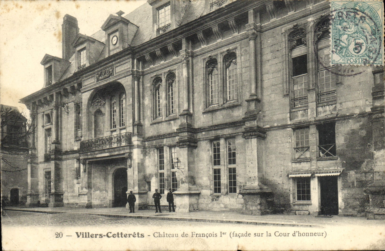 CPA Villers Cotterets Chateau de Francois l er Facade sur la cour d'honneur