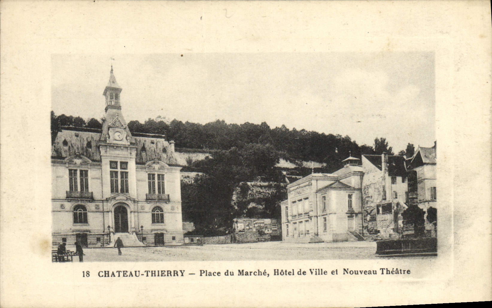 Château-Thierry — Place du Marché, Hôtel de Ville et Nouveau Théâtre — éditeur inconnu, n° 18