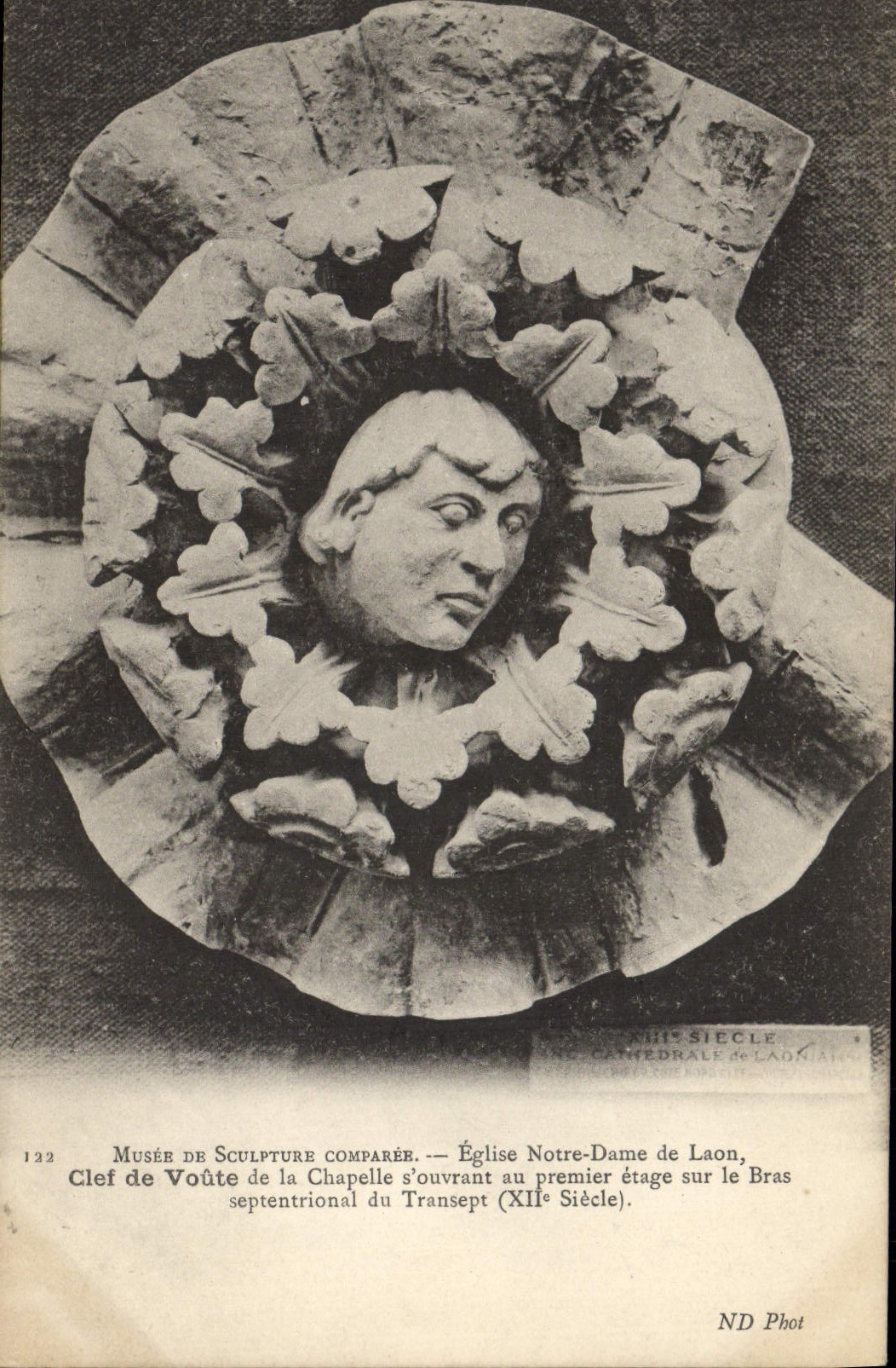 Église Notre-Dame de Laon — Clef de voûte de la chapelle septentrionale du transept (XIIe siècle) — ND Phot