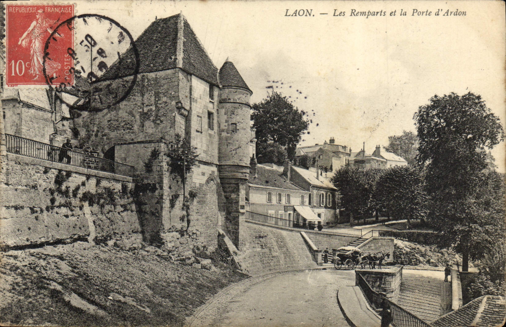 CPA Laon Les Remparts et la Porte d'Ardon 