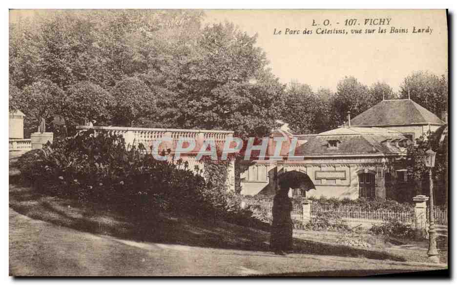 CPA Vichy Le Parc des Celestins vue sur les bains LArdy