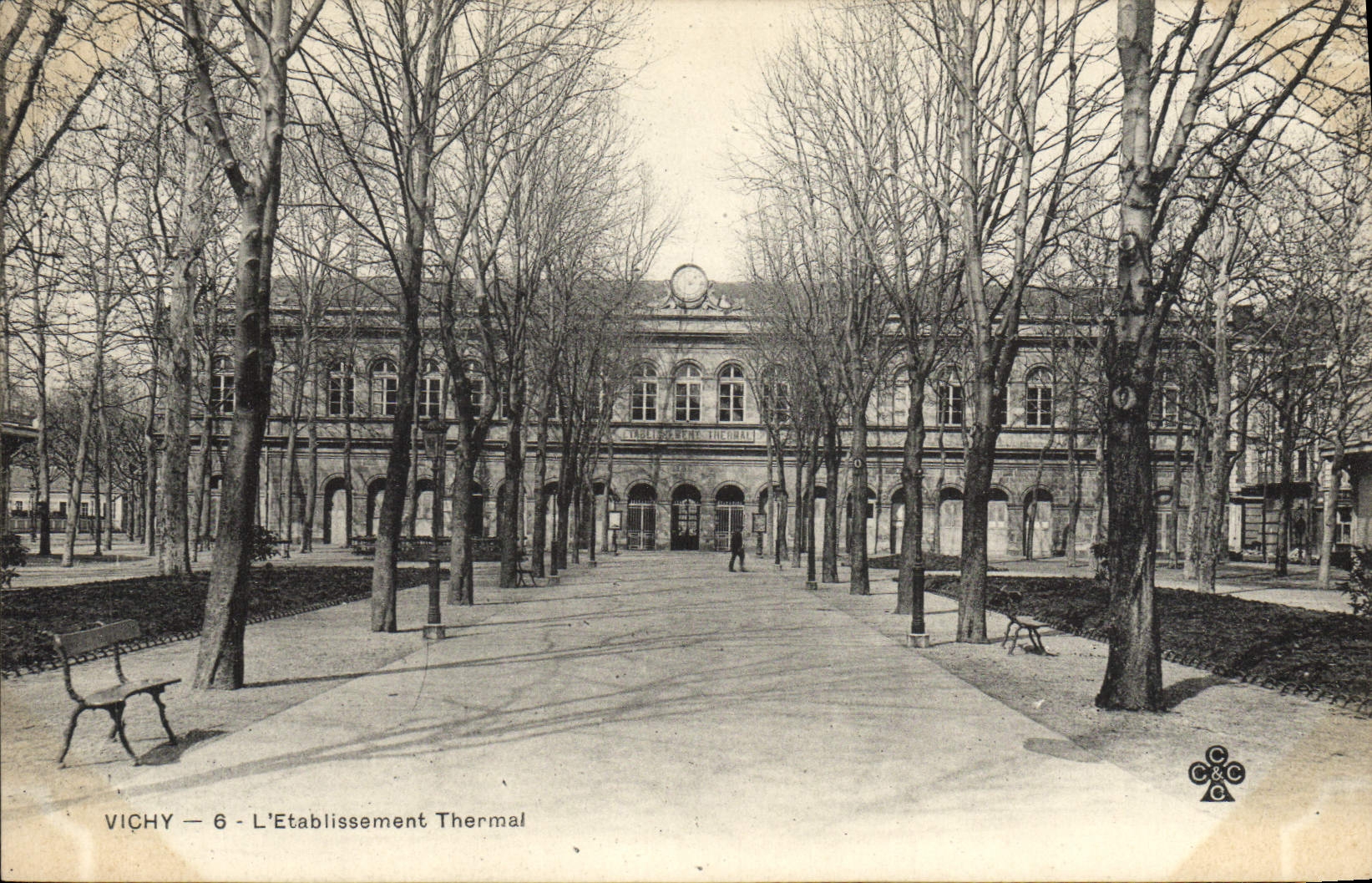 CPA Vichy L'Etablisement Thermal 
