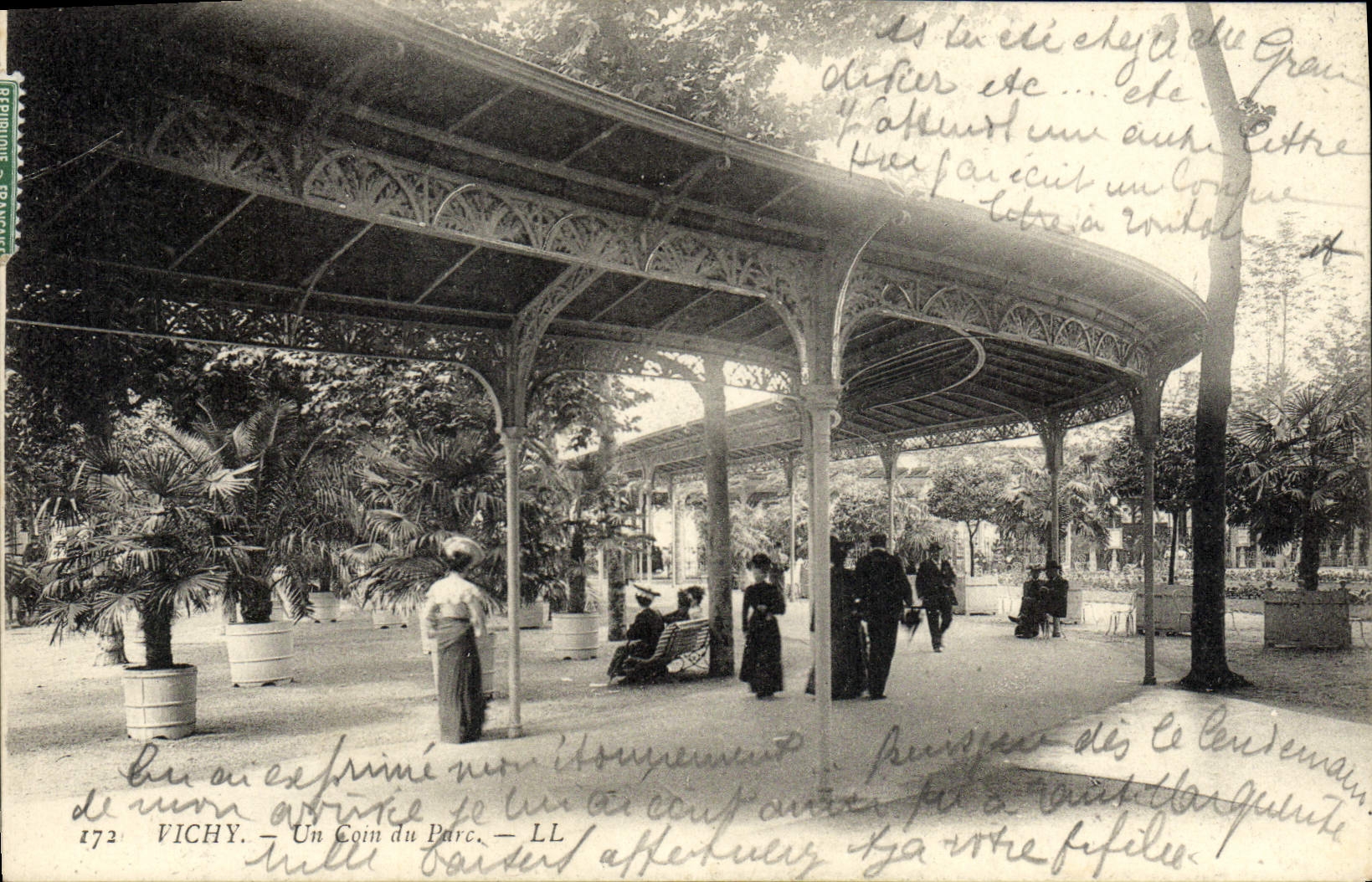 CPA Vichy Un Coin du Parc 
