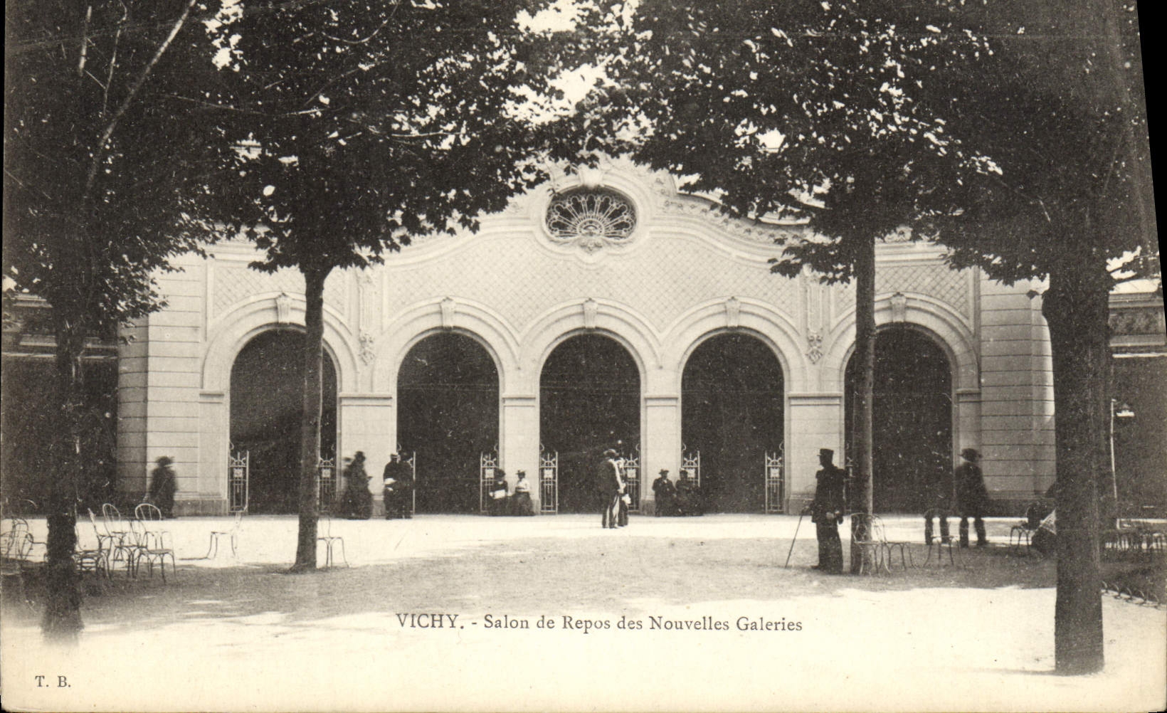 CPA Vichy Salon de Repos des Nouvelles Galeries 