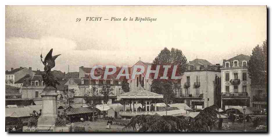 CPA Vichy Place de la Republique 