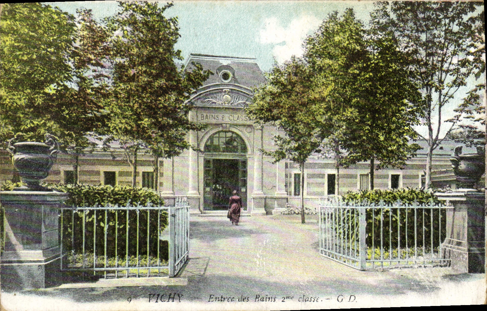 CPA Vichy Entee des Bains 2eme Classe 
