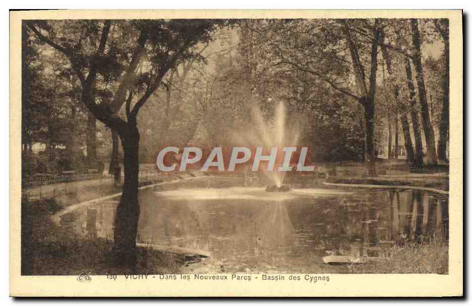 CPA Vichy Dans les Nouveaux Parcs Bassin des Cygnes 