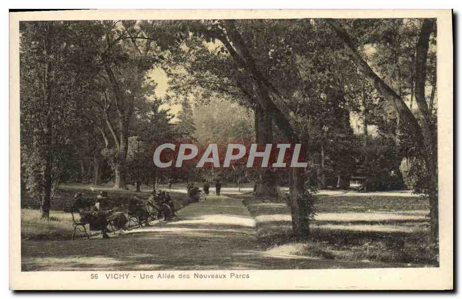 CPA Vichy Une Allee des Nouveaux Parcs