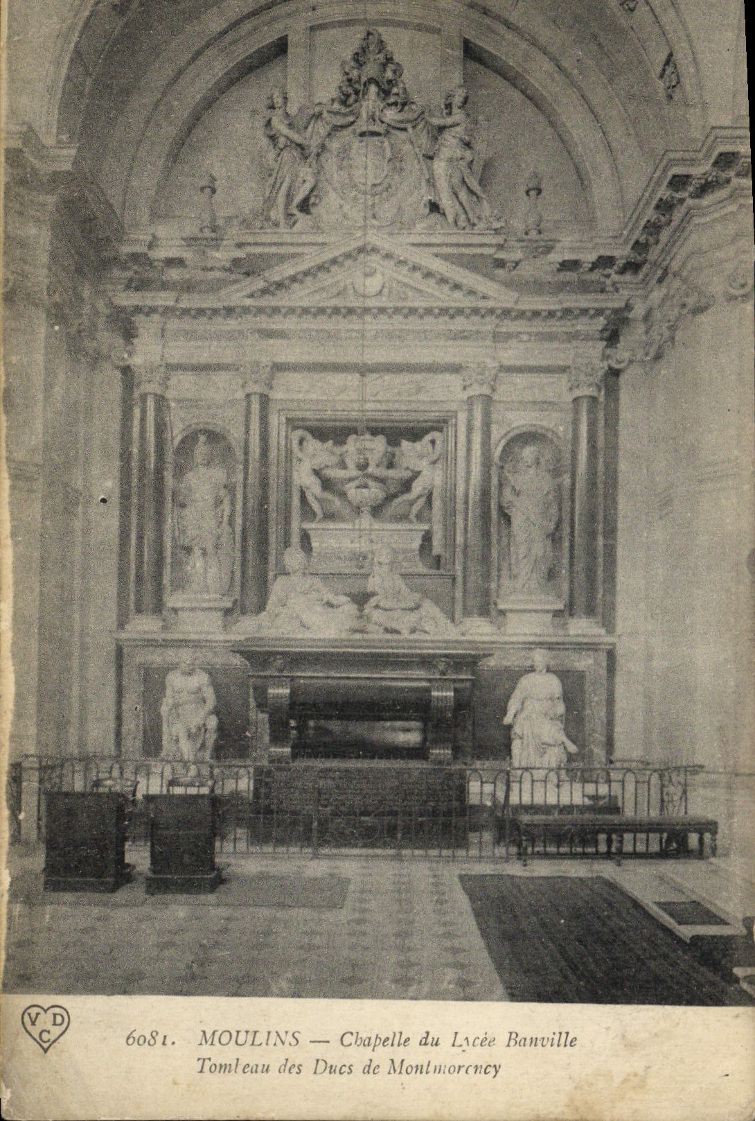 CPA Moulins Chapelle du Lycee Banville Tombeau des ducs de Montmorency
