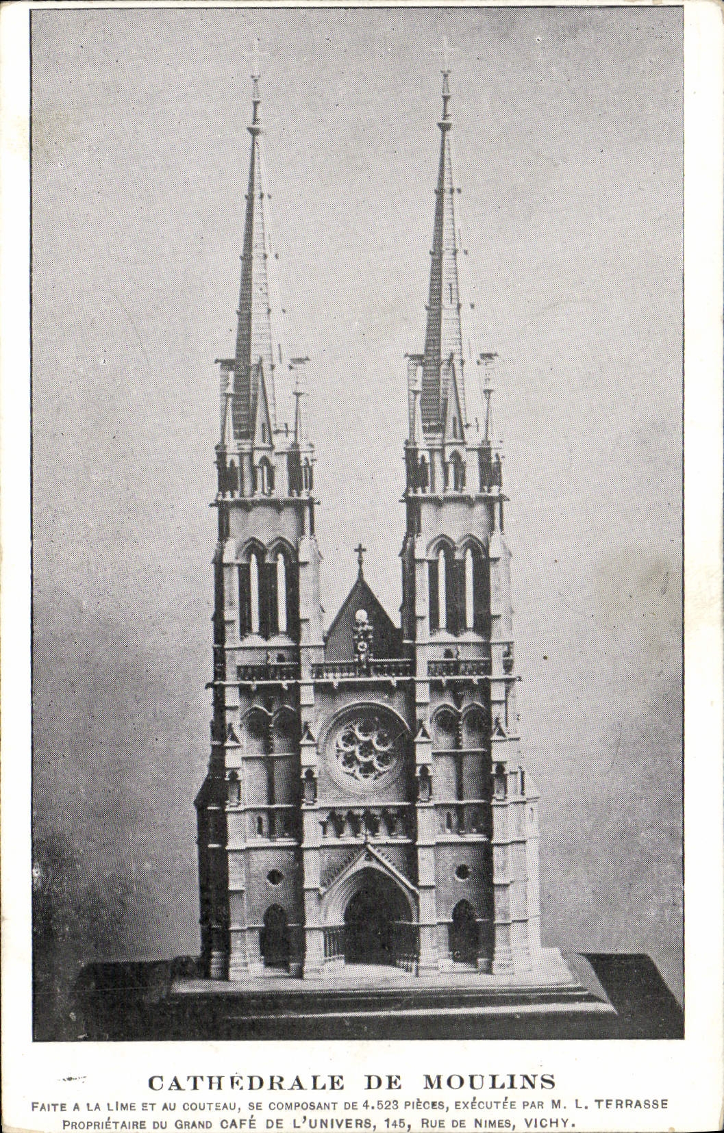 CPA Cathedrale de Moulins faite a la lime et au couteau