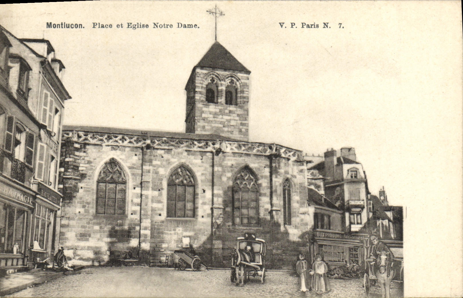 CPA Montlucon Place et Eglise Notre Dame 