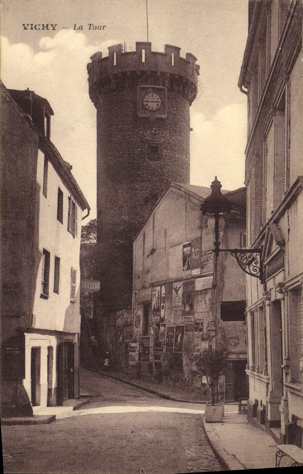 CPA Vichy La tour
