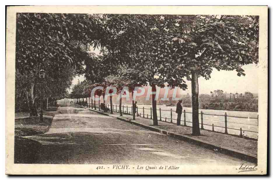 CPA Vichy Les quais de l'Allier