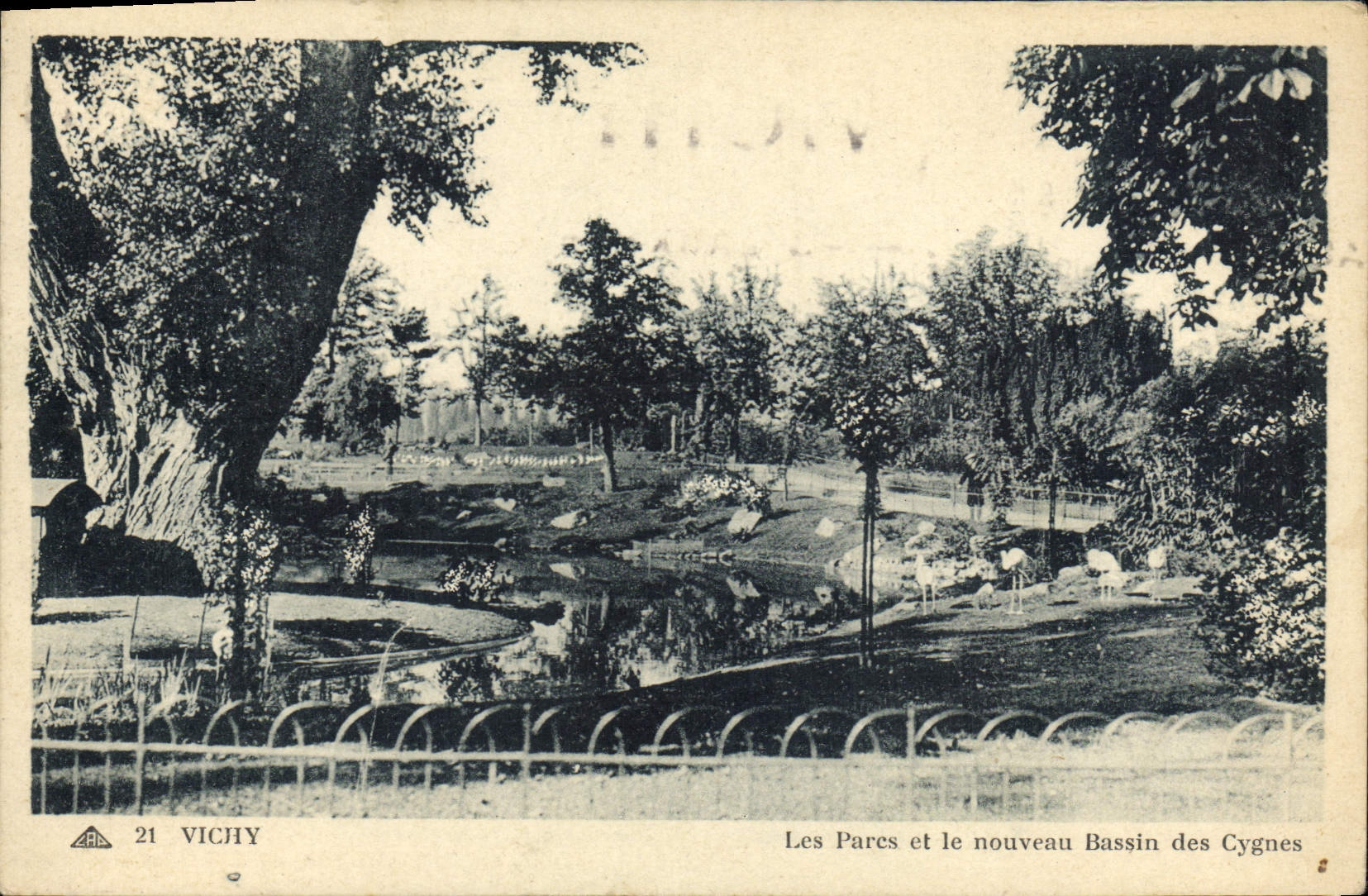 CPA Vichy Les Pares Et Le Nouveau Bassin des cygnes