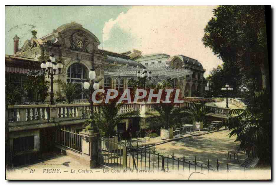 CPA Vichy Le Casino Un coin de la terrasse