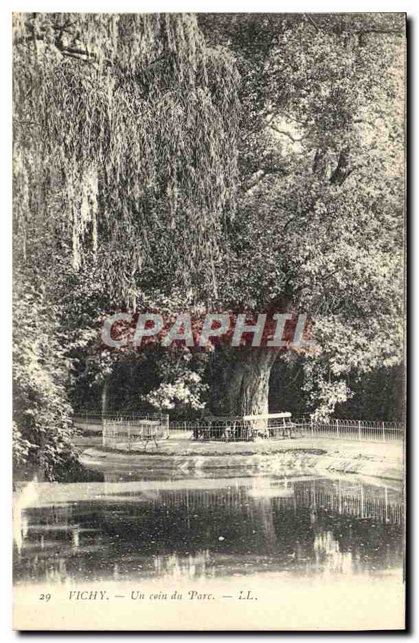 CPA Vichy Un Coin Du Parc