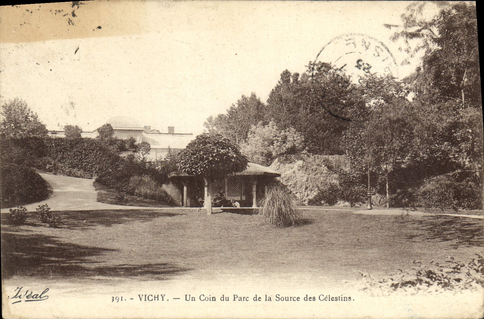 CPA Vichy Un coin du parc de la source des celestins