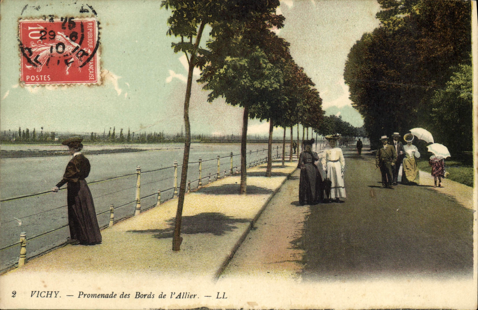 CPA Vichy Promenade Des Bords De l'Allier