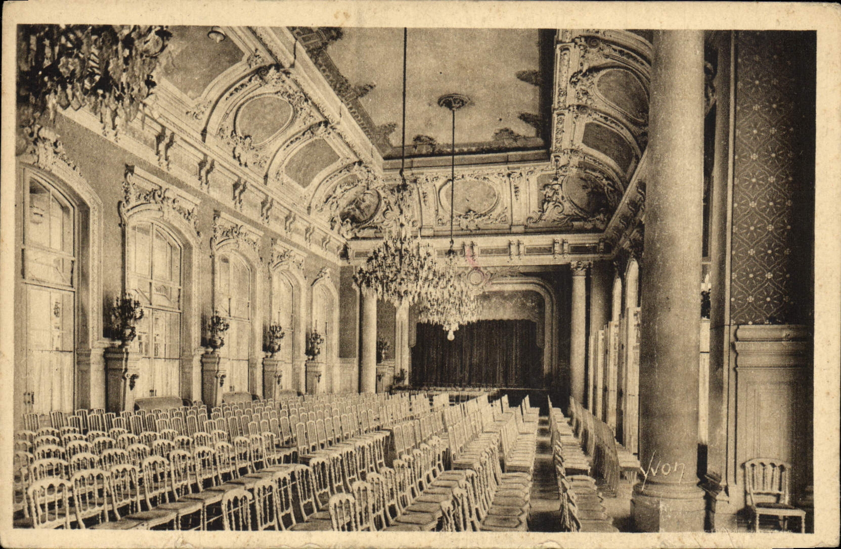 CPA La Douce France Vichy La Salle Des Fetes Du Grand Casino