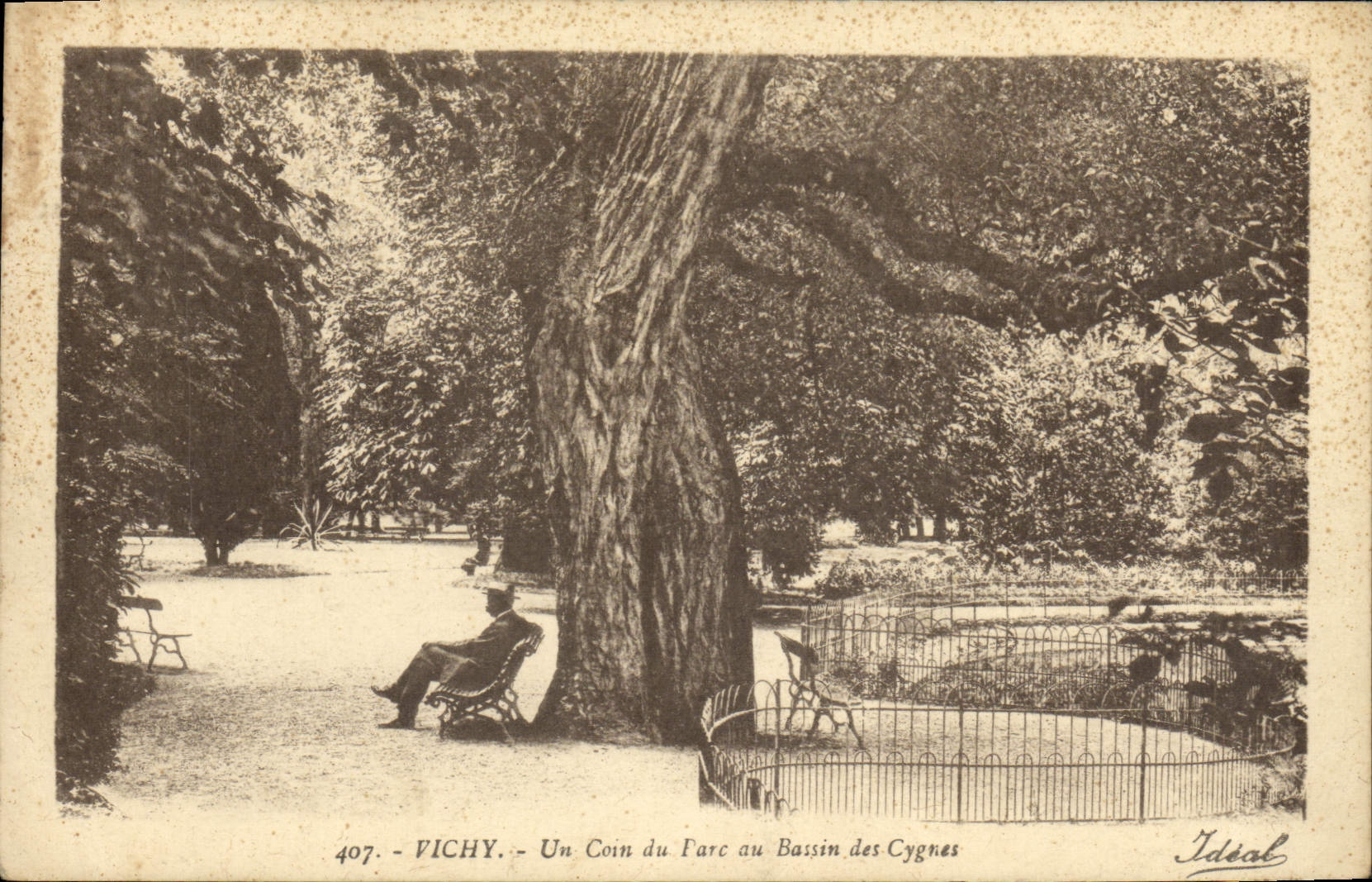CPA Vichy Un Coin Du Parc Du Bassin Des Cygnes