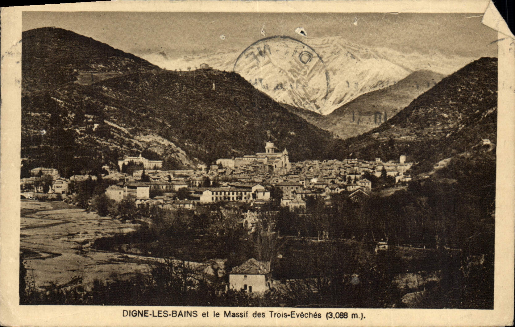 CPA Digne Les Bains Et Le Massif des trois eveches