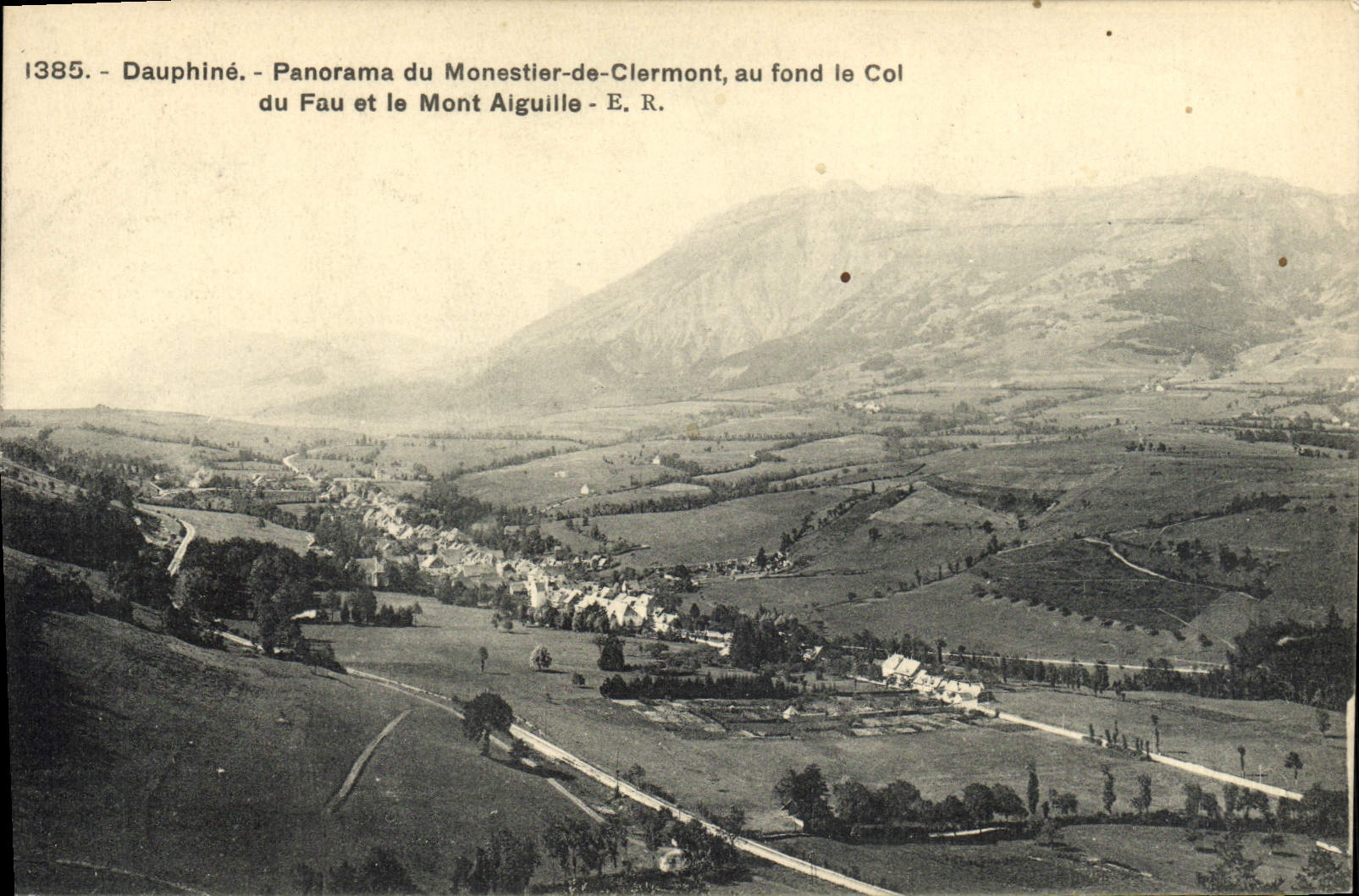 Dauphiné - Panorama du Monestier-de-Clermont, au fond le Col du Fau et le Mont Aiguille - E. R. - n° 1385