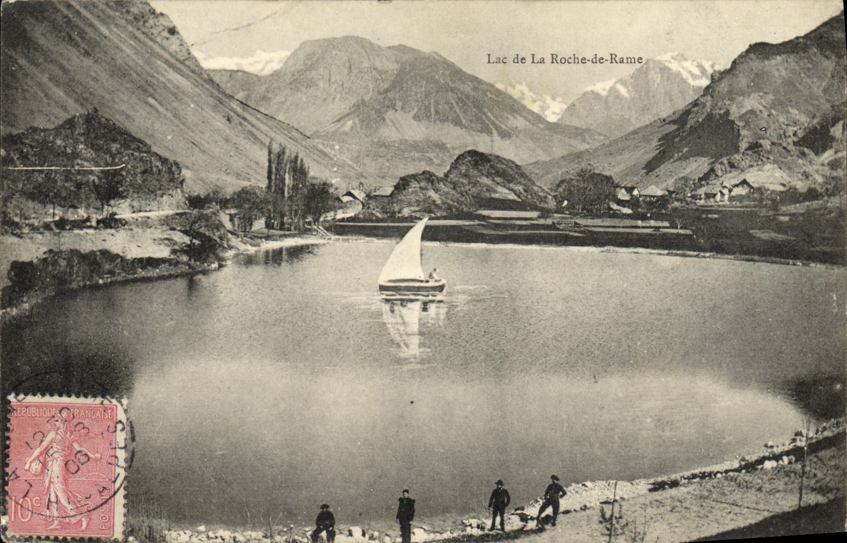 Lac de La Roche-de-Rame — vue du lac avec voile et montagnes — éditeur inconnu