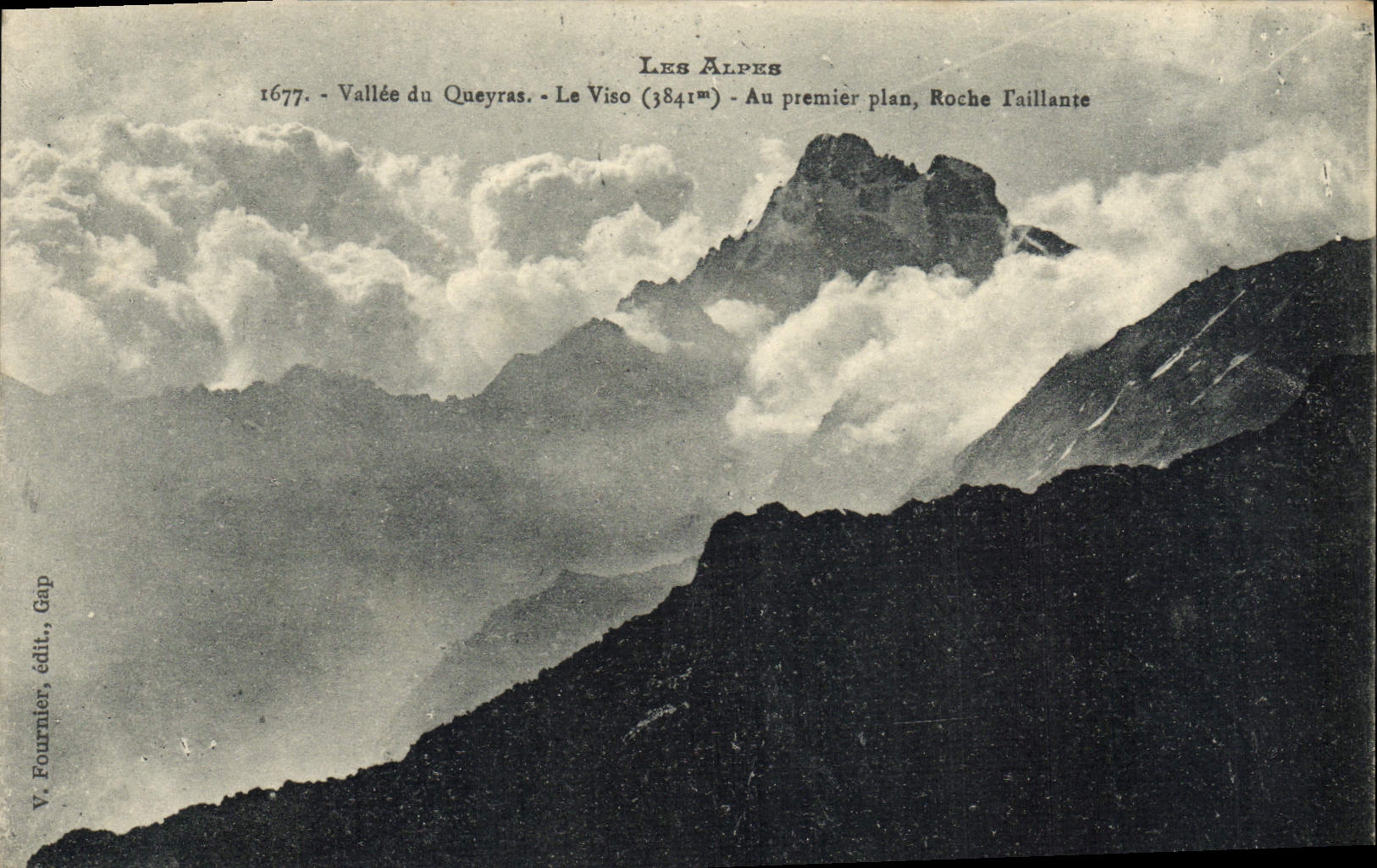 Les Alpes - Vallée du Queyras - Le Viso (3841m) - Au premier plan, Roche Taillante