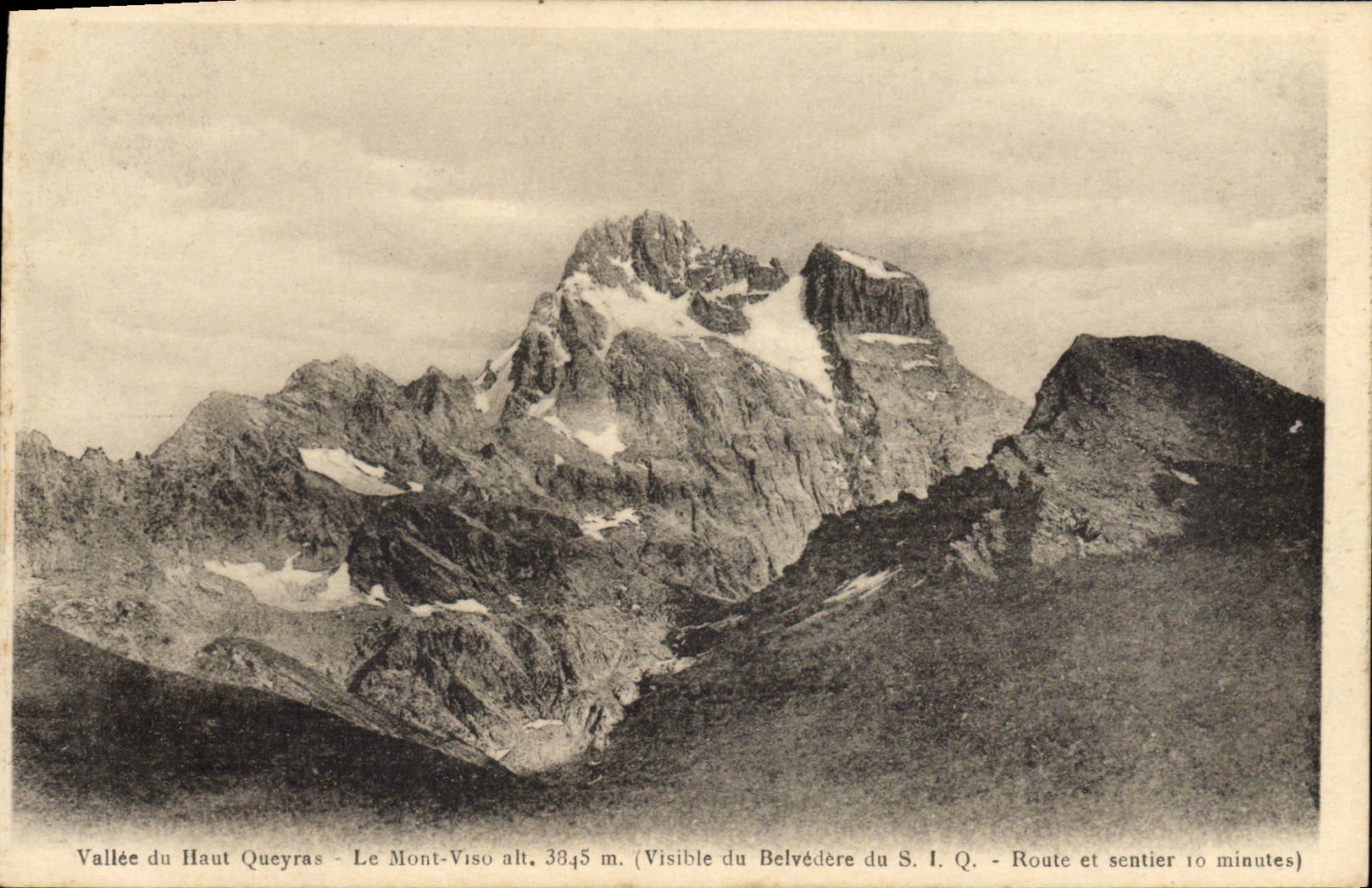 Vallée du Haut Queyras - Le Mont-Viso alt. 3845 m. - Visible du Belvédère du S. I. Q. - Route et sentier 10 minutes