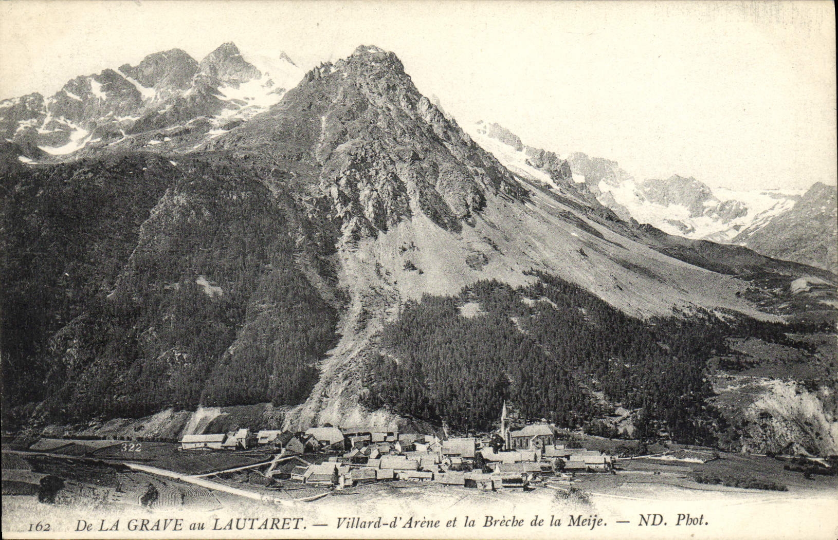 De LA GRAVE au LAUTARET — Villard-d'Arène et la Brèche de la Meije — ND. Pbot.
