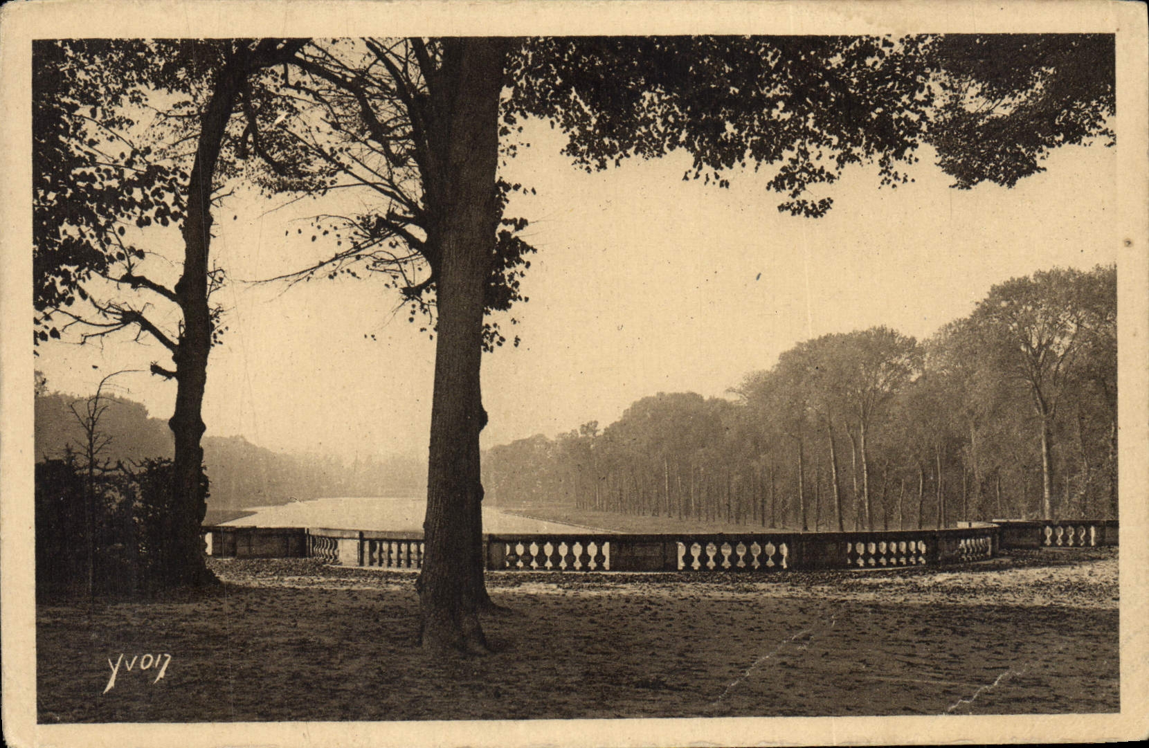 CPA Versailles Parc Du Grand Trianon Terrasse de l'escalier du grand canal