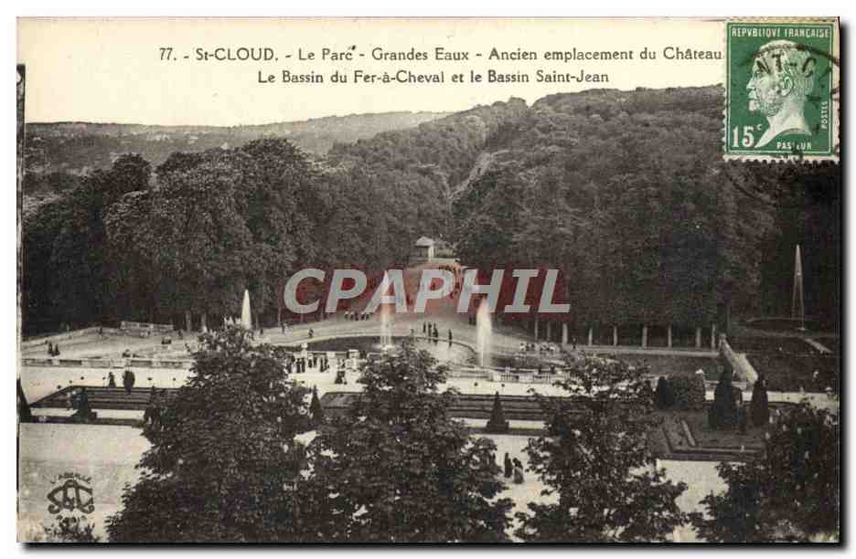 CPA St Cloud Le Parc Grande Eaux Ancien emplacement du Chateau Le bassin du Fer a Cheval et la bassin Saint James