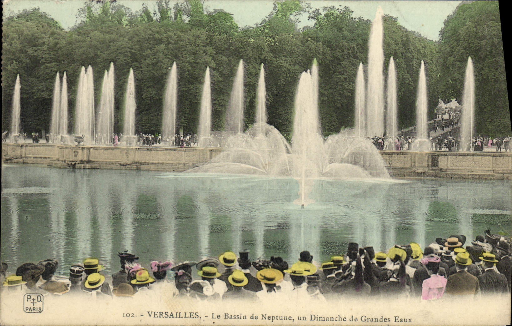 CPA Versailles Le Bassin de Neptune Un Dimanche de Grandes eaux