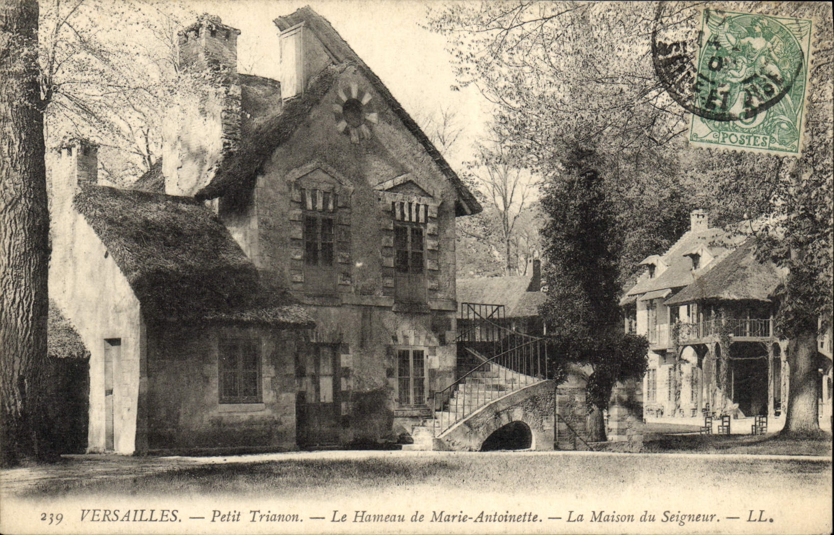CPA Versailles Petit Trianon Le hameau de Marie Antoinette La maison du seigneur