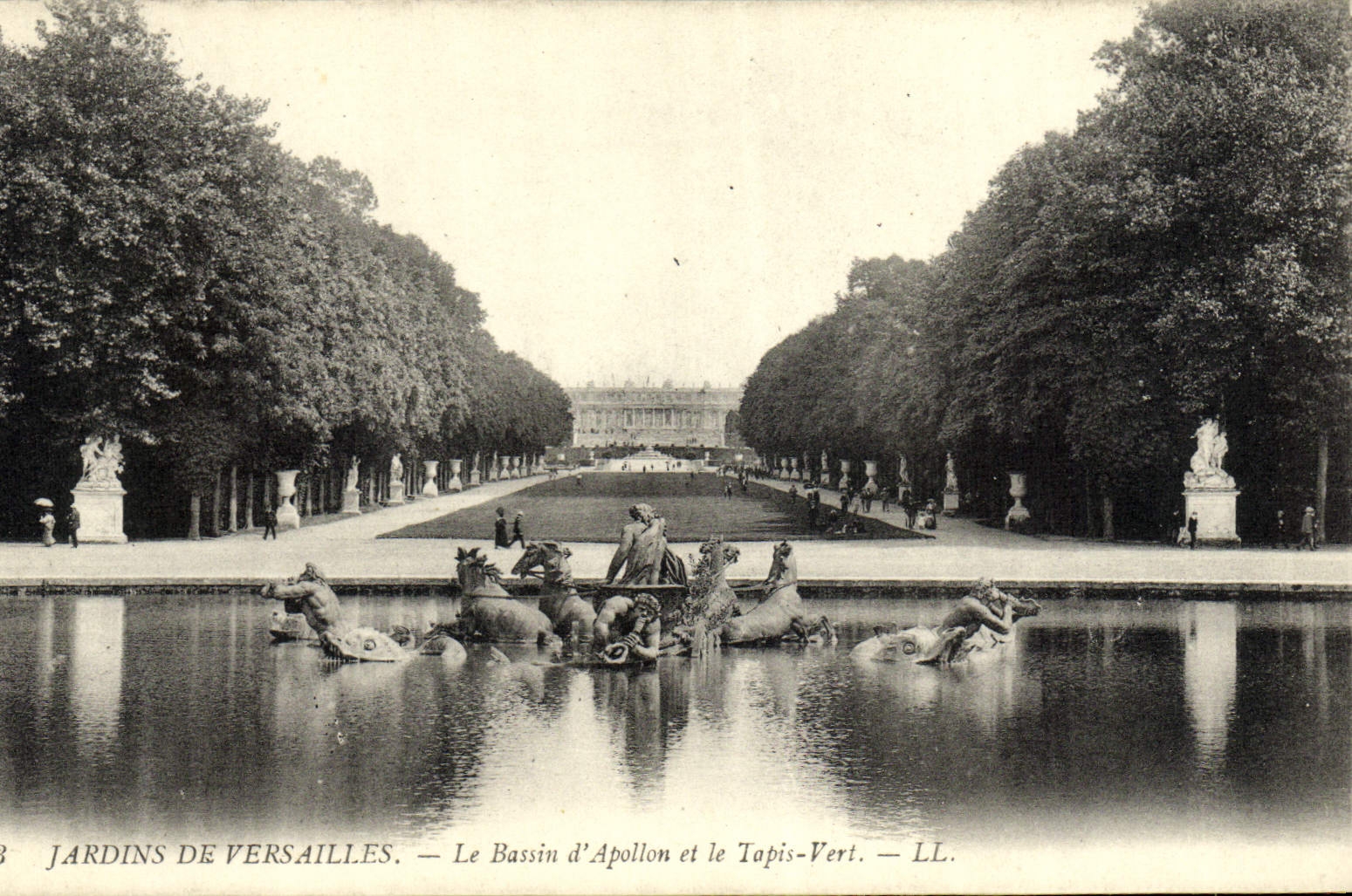 Jardins de Versailles — Le Bassin d'Apollon et le Tapis-Vert — LL.