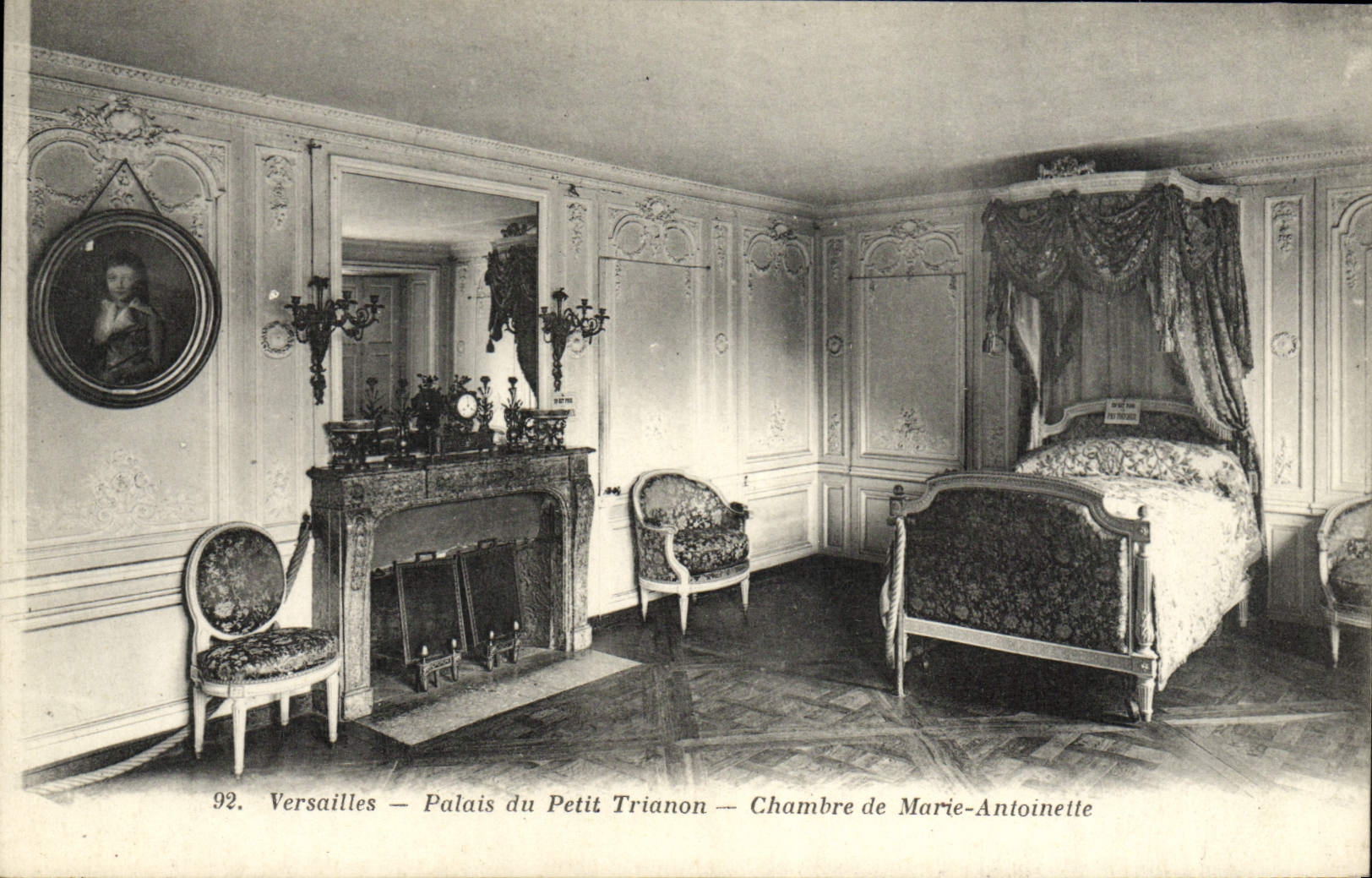 CPA Versailles Palais du Petit Trianon Chambre de Marie Antoinette