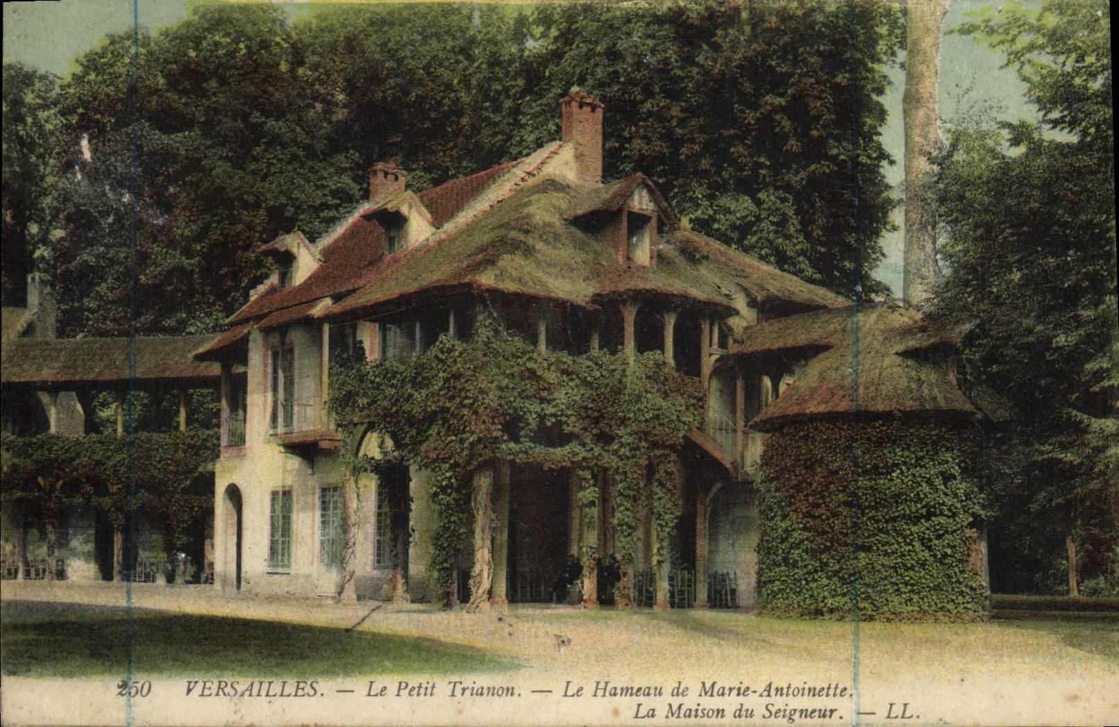 CPA Versailles Le Petit Trianon Le Hameau de Marie Antoinette La maison du Seigneur