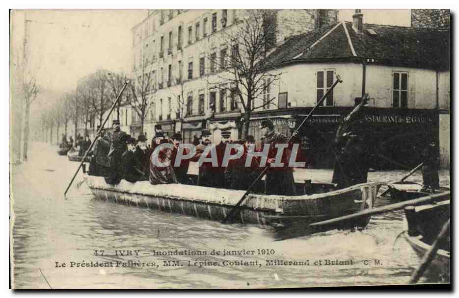 CPA Ivry Inondations de janvier 1910 Le president Falliers Lepine Contant Millerand et Briant 