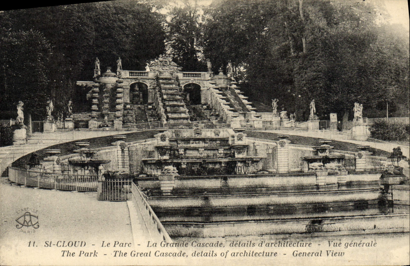 CPA St Cloud Le Parc La grande cascade Vue generale