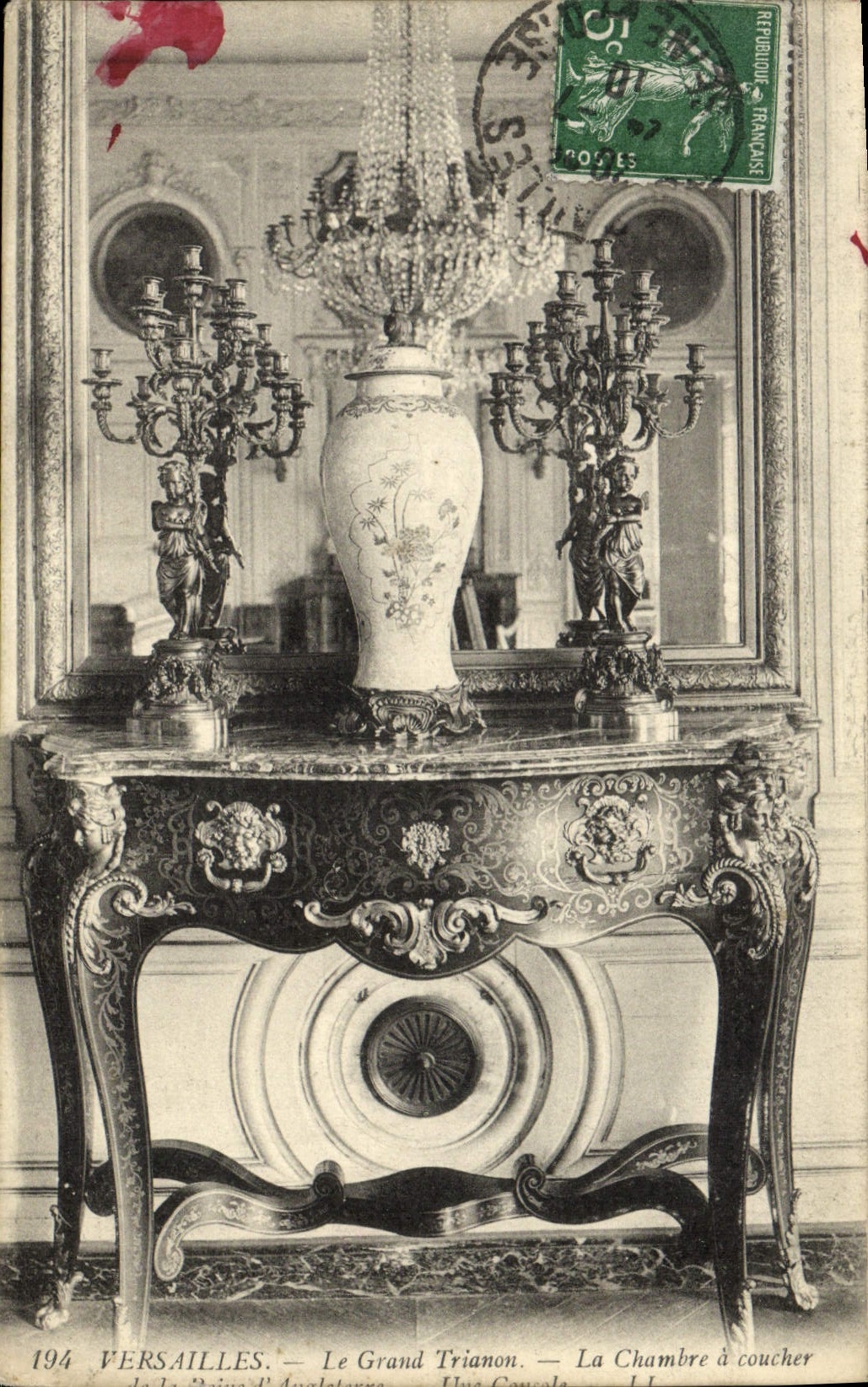 CPA Versailles Le Grand Trianon La chambre a coucher de la reine d'Angleterre