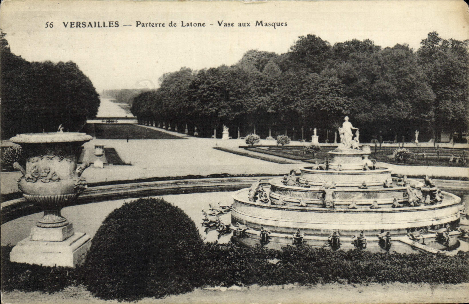 Versailles — Parterre de Latone — Vase aux Masques