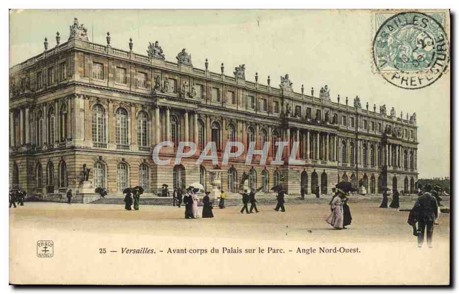 CPA Versailles Avant corps du Palais sur le Parc Angle Nord Ouest 
