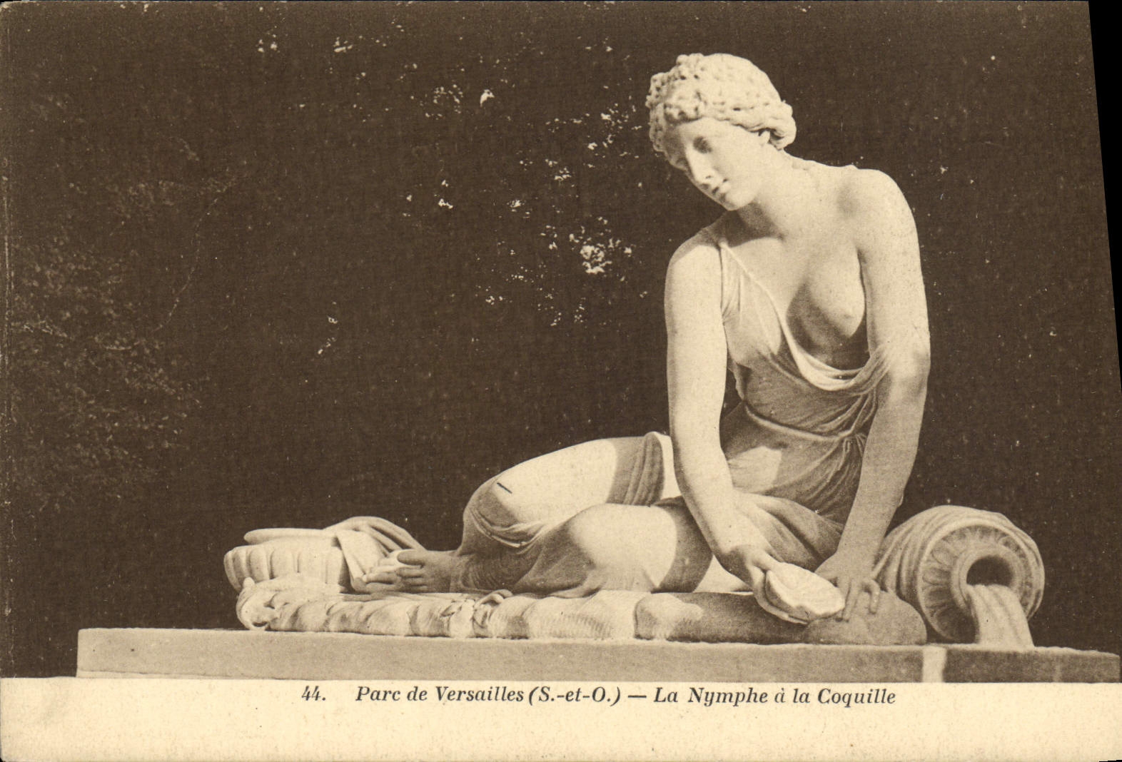 CPA Parc de Versailles La Nymphe a la Coquille 