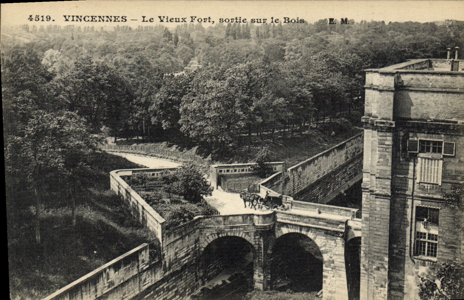 Vincennes — Le Vieux Fort, sortie sur le Bois — E.M. n°4519
