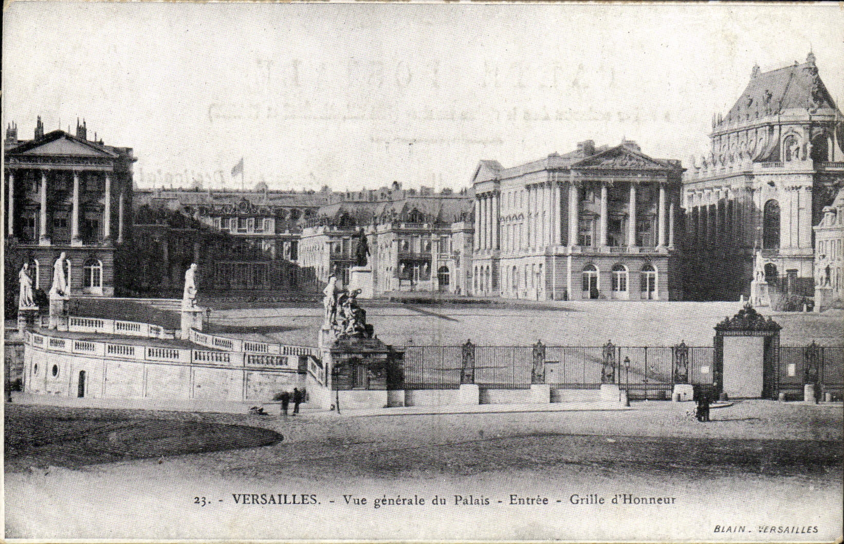 CPA Versailles Vue generale du Palais Entree Grille d'Honneur 