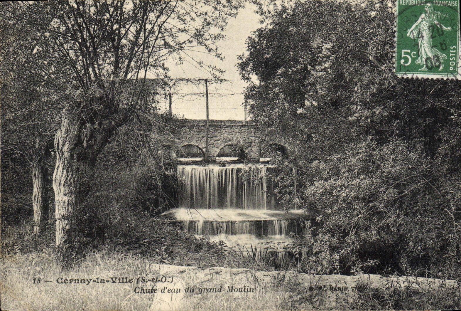 CPA Cernay la Ville Chute d'eau au grand moulin