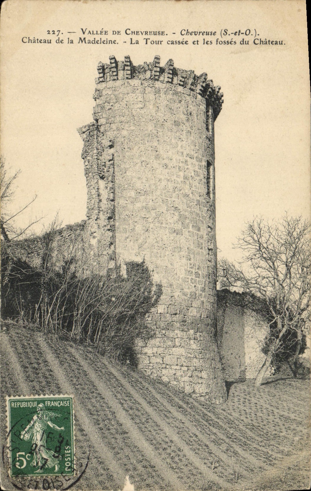 Vallée de Chevreuse — Château de la Madeleine — La Tour cassée et les fossés du Château — Éditeur non identifié, n° 227
