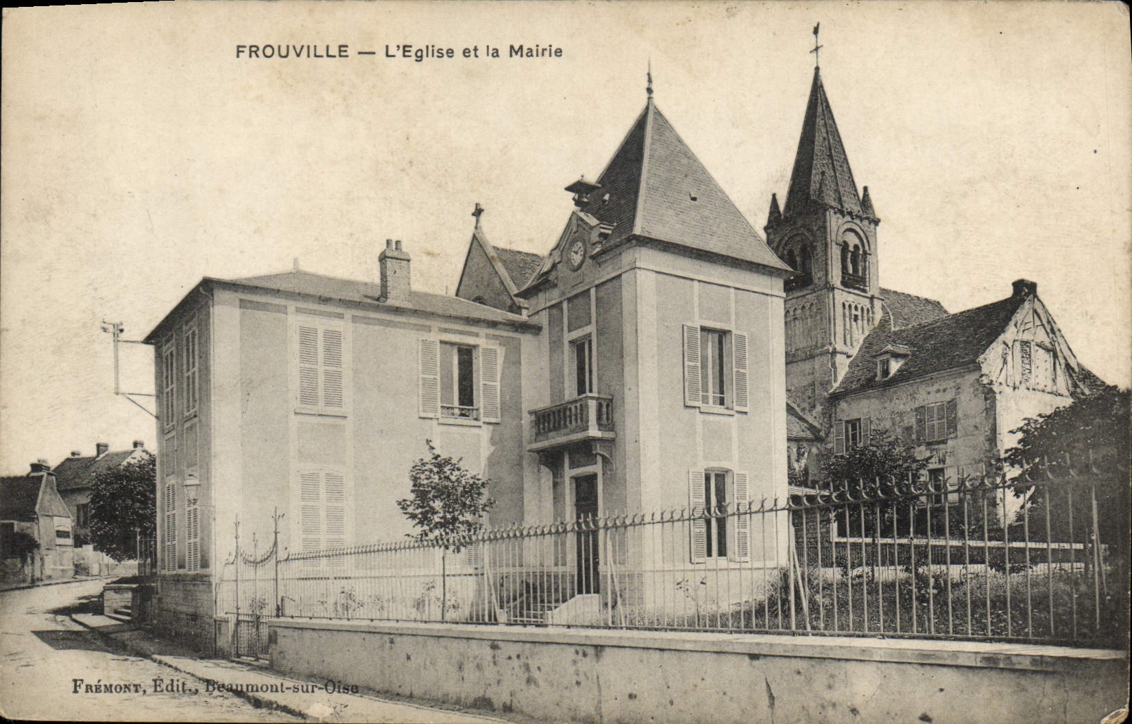 Frouville — L'Église et la Mairie — Frémont, Édit., Beaumont-sur-Oise