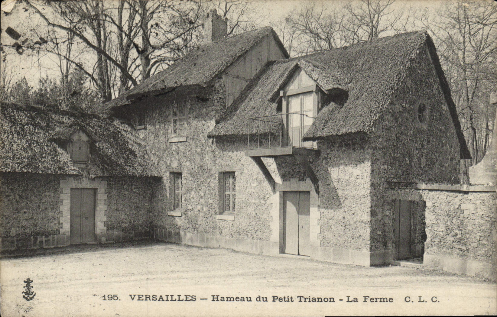 CPA Versailles Hameau Du Petit trianon La Ferme